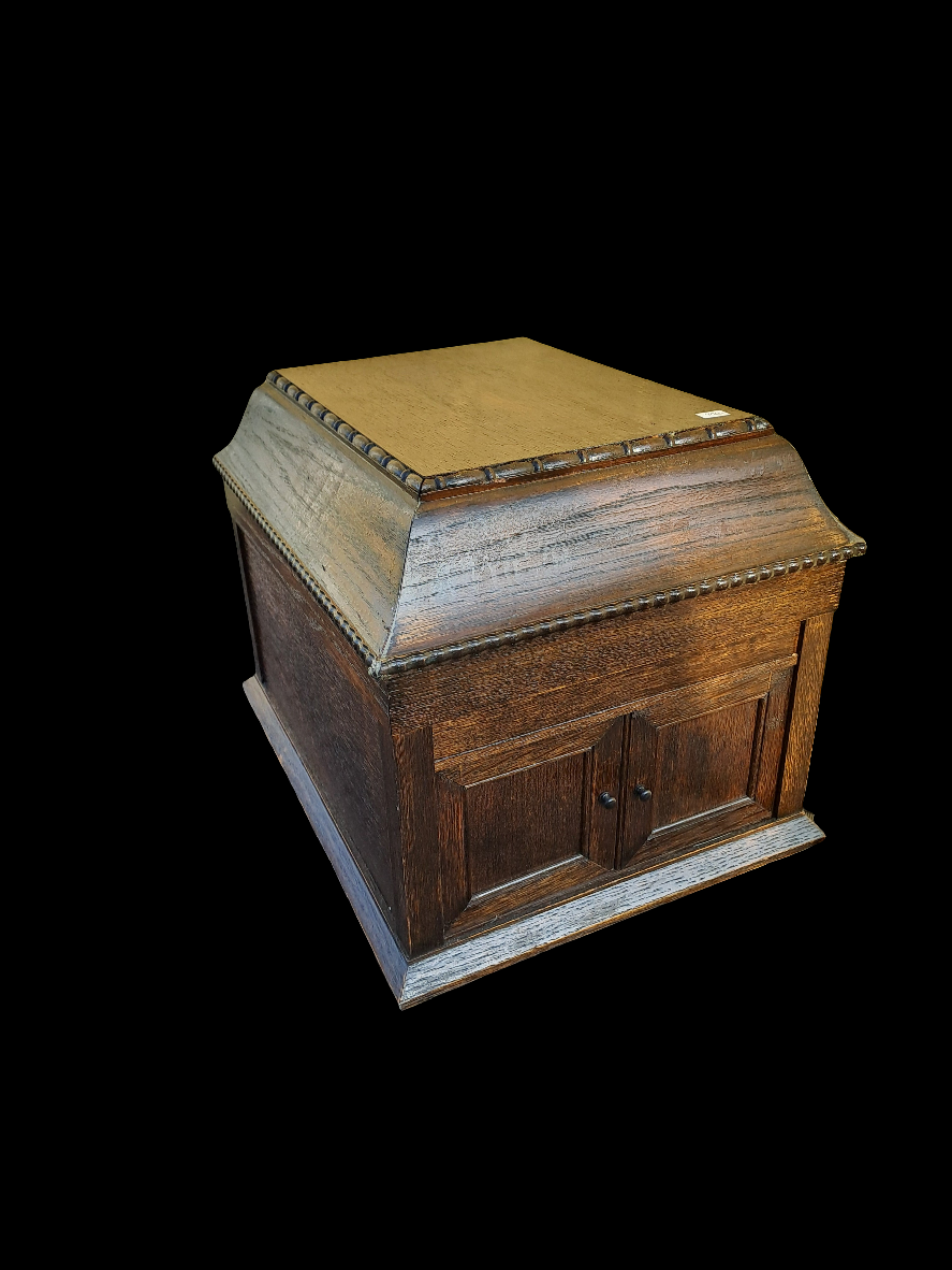 Antique Wooden Box for Record Player/Antik Træ-kabinet til Gramofon