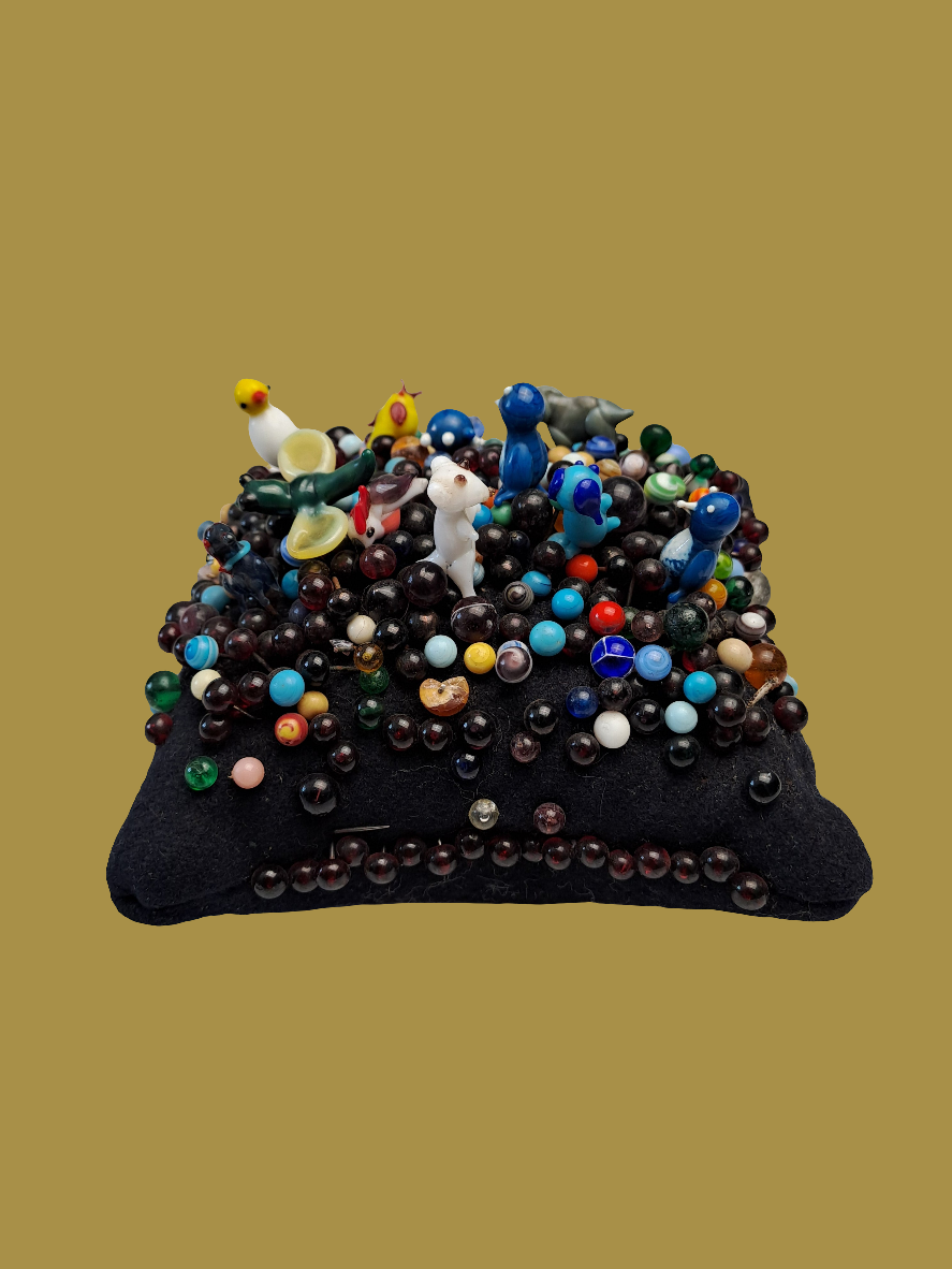 Vintage Pins/ Hat Pins Cushion - Nipsenåls Pude