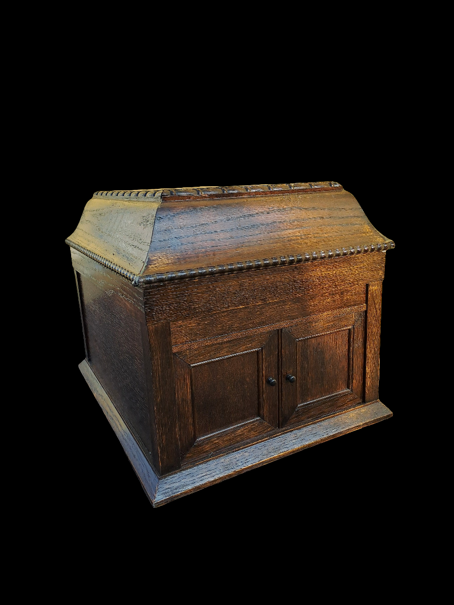 Antique Wooden Box for Record Player/Antik Træ-kabinet til Gramofon