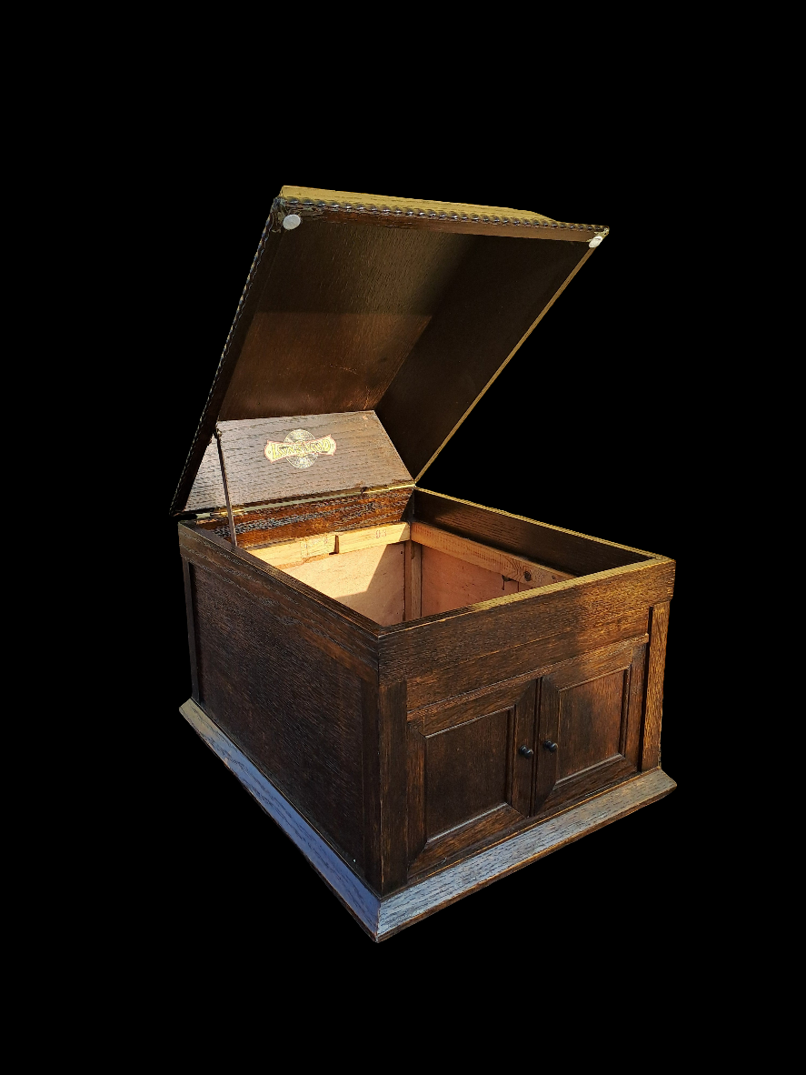 Antique Wooden Box for Record Player/Antik Træ-kabinet til Gramofon