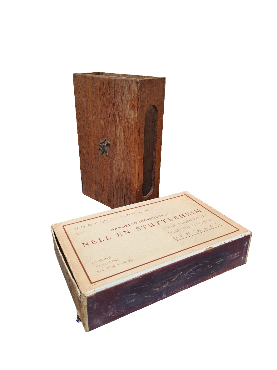 Antique Giant Matchbox Holder/Antik Kæmpe Tændstikæske