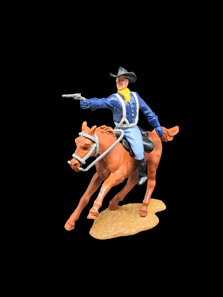Cavalryman on horse w/gun.
