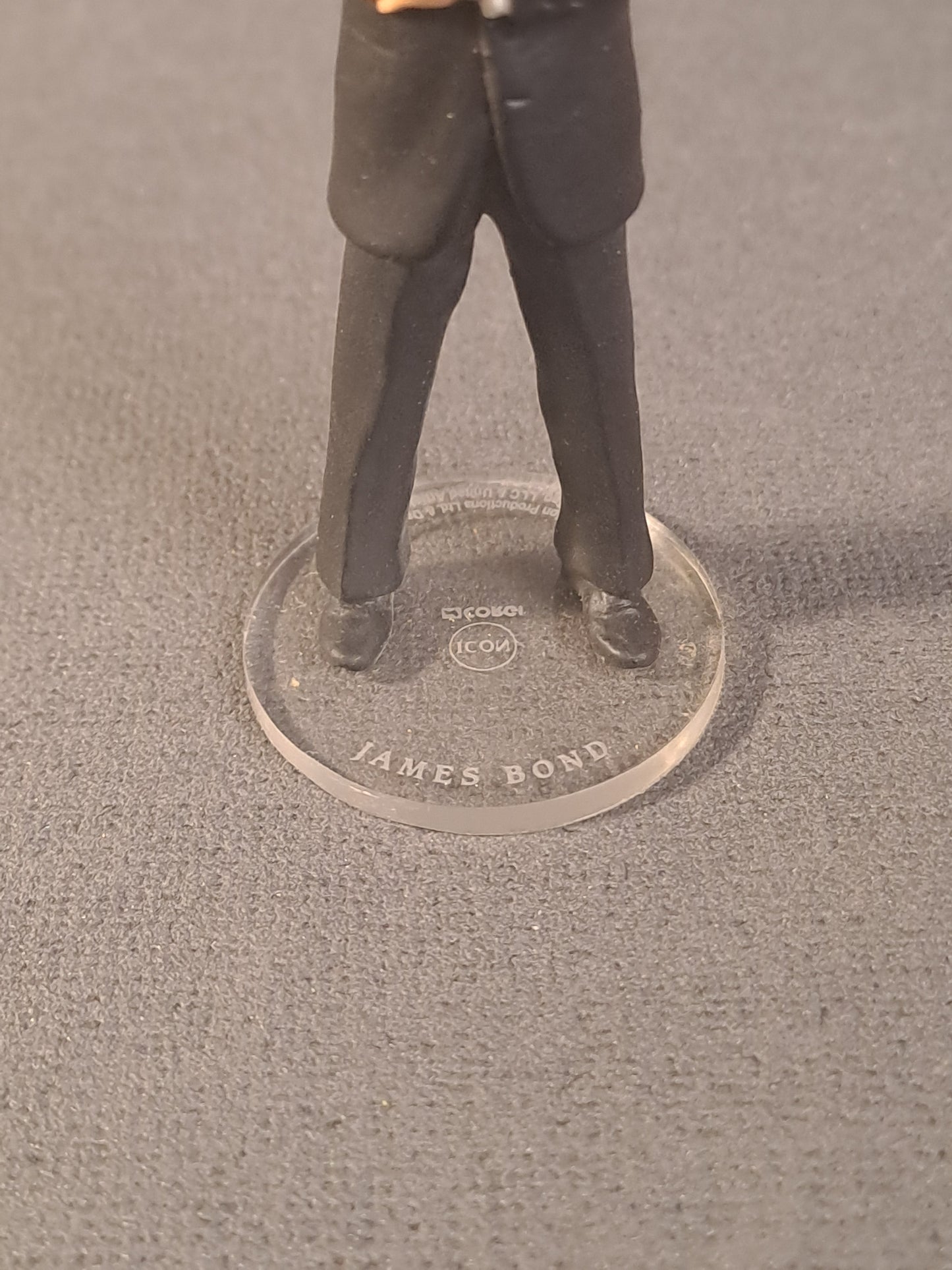 James Bond 007 Pierce Borsnan Figure Corgi Icon 1998