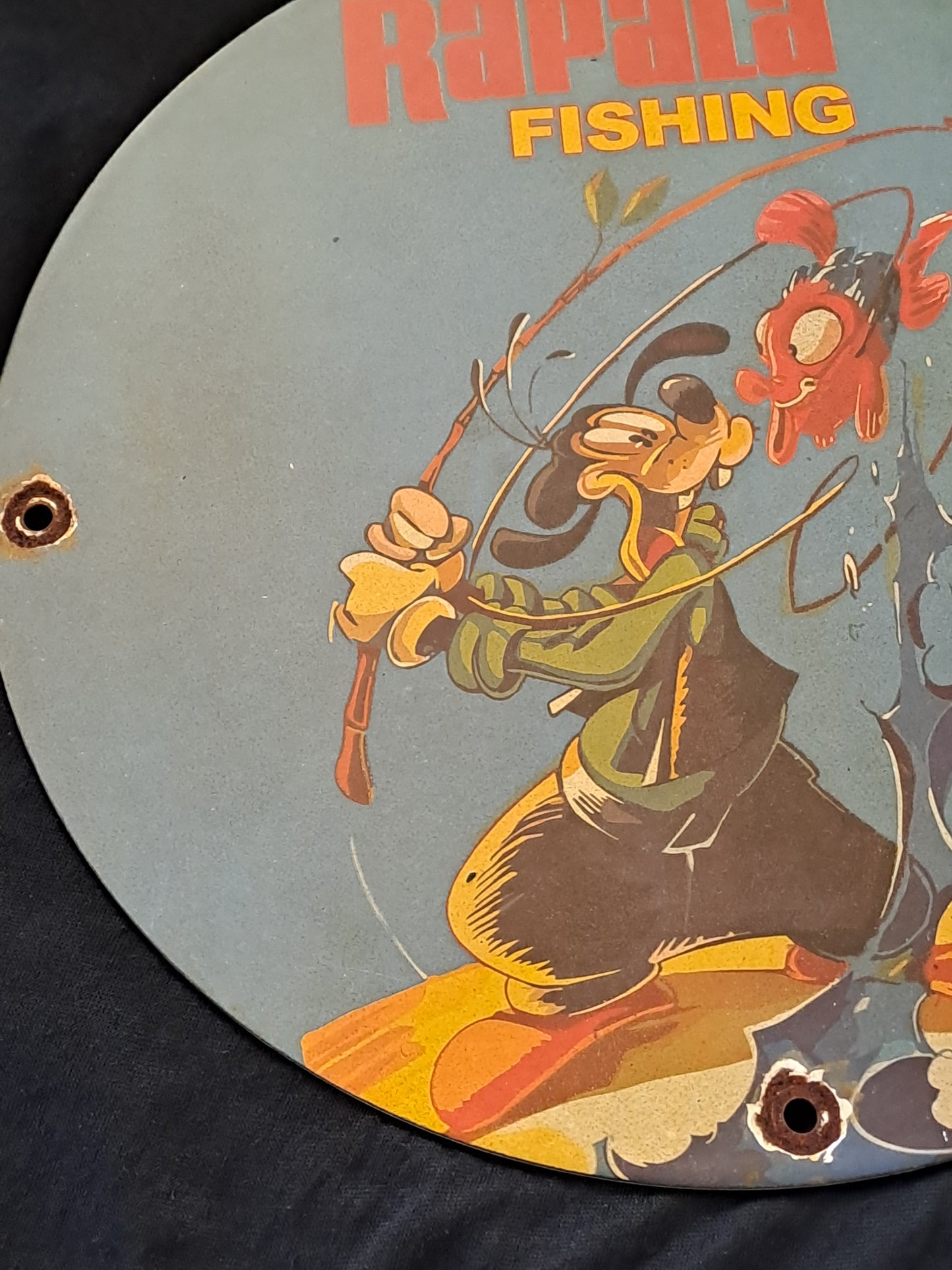 Rapala Fishing Enamel Sign with Goofy Disney / Rapala Fishing Emaljeskilt med Fedtmule Disney