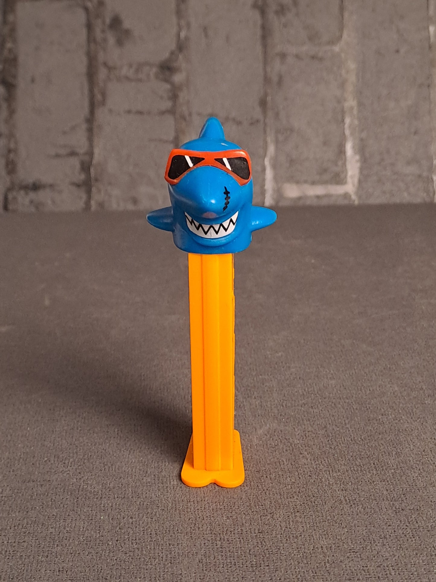 PEZ Shark Crazy Animals 1999