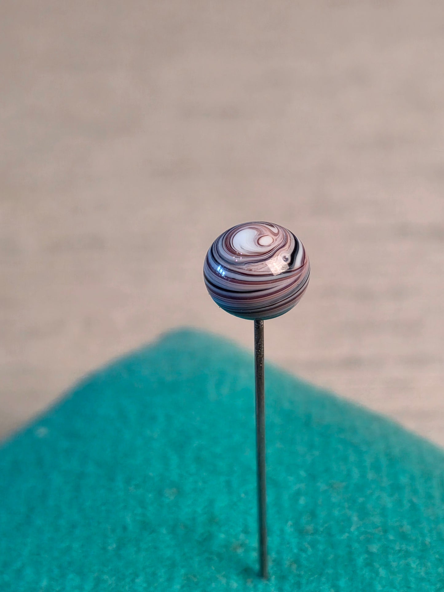 Nipsenål Perle med Snoet Mønster
