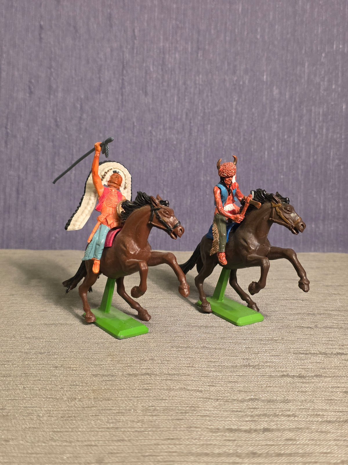 Britains Deetail Indianere på Hest / Indians on Horse