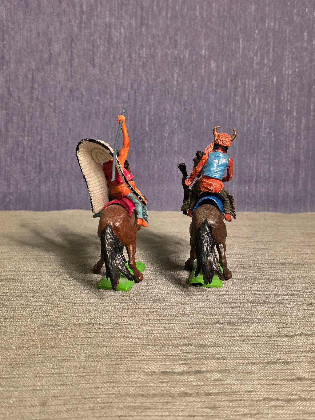 Britains Deetail Indianere på Hest / Indians on Horse