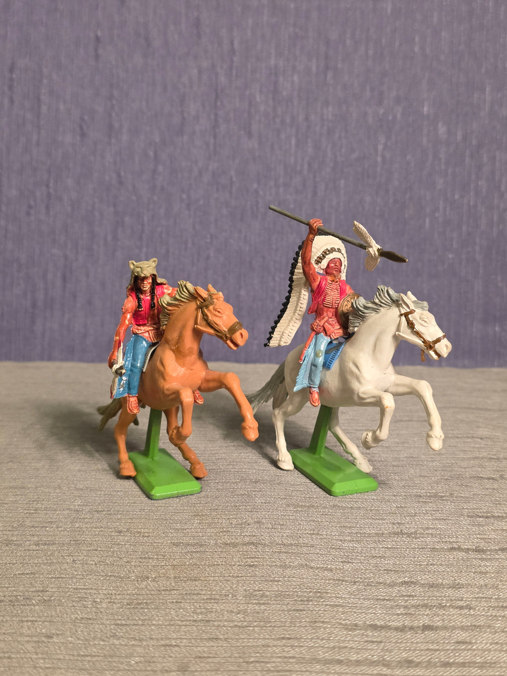 Britains Deetail Indianere på Hest / Indians on Horse