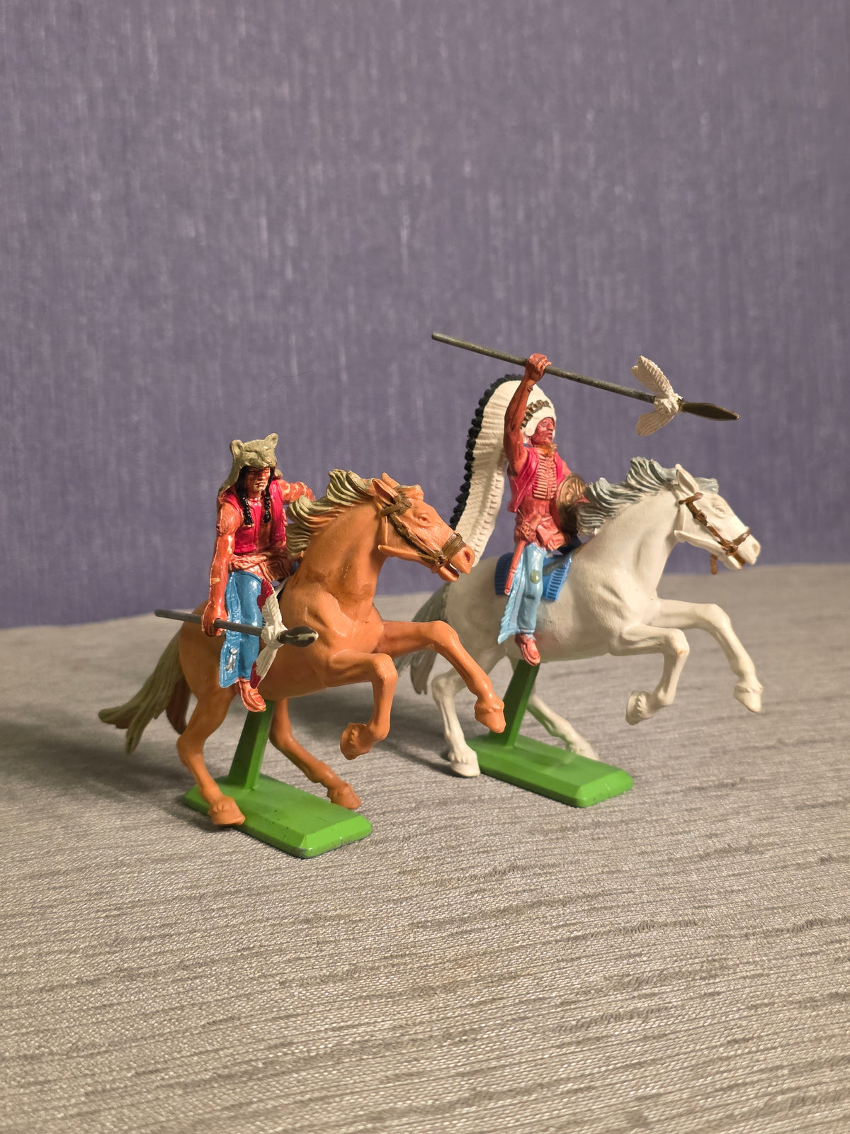 Britains Deetail Indianere på Hest / Indians on Horse