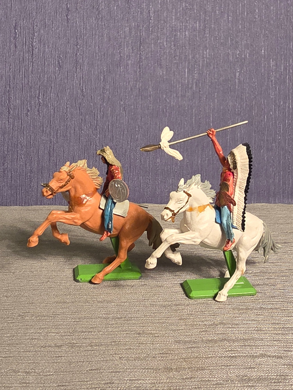 Britains Deetail Indianere på Hest / Indians on Horse