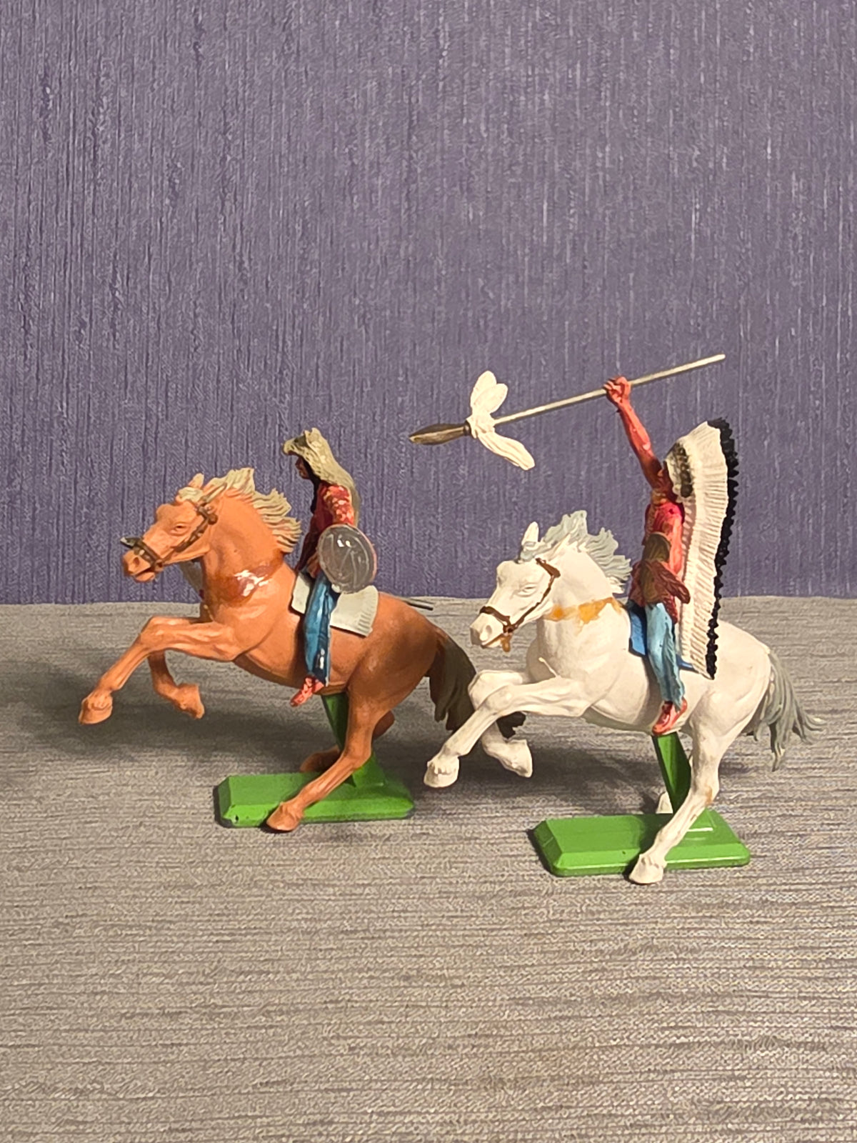 Britains Deetail Indianere på Hest / Indians on Horse