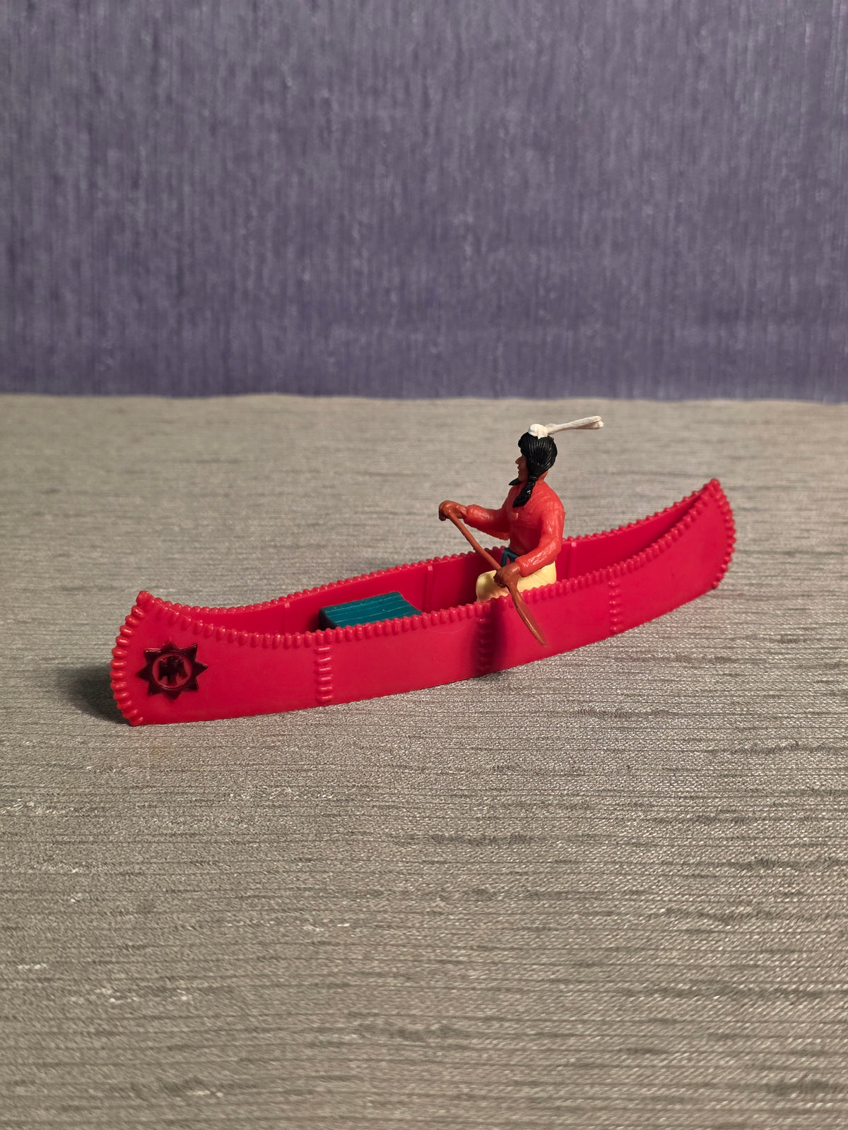 Timpo Toys Indianer I Rød Kano / Indian in Red Canoe