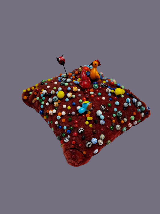 Vintage Pins / Hat Pins Cushion - Nipsenåls Pude
