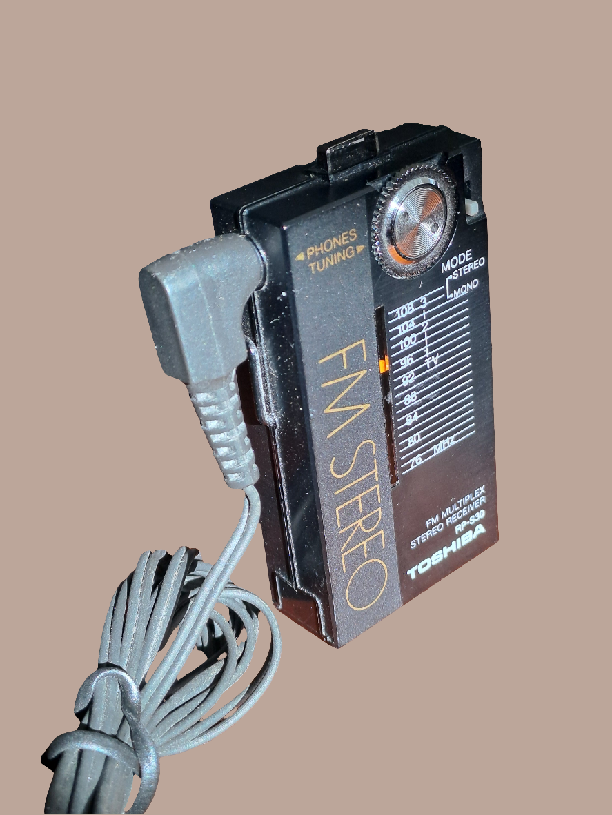 Toshiba Vintage Mini Radio