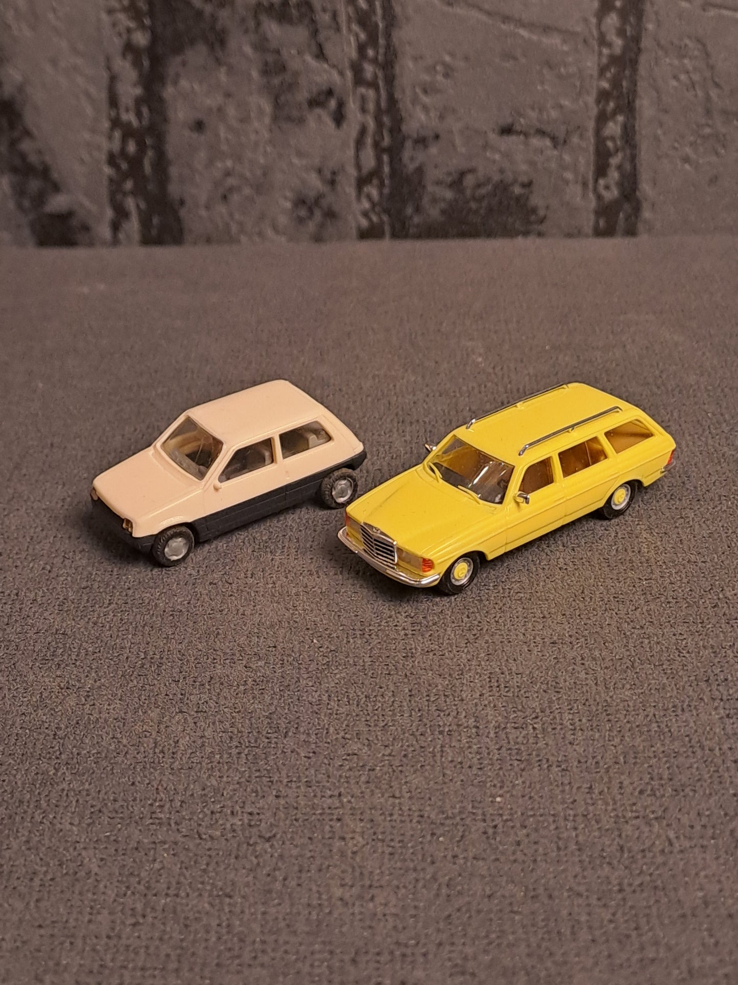 Busch Renault 5 and Mercedes