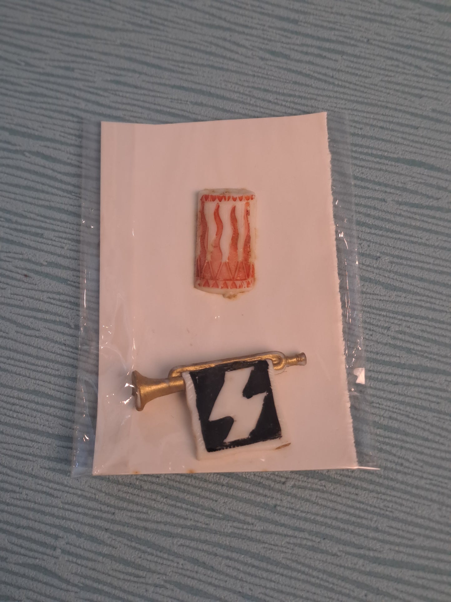 WW2 WHW Hitlerjugend Equipment Trumpet and Drum / WHW Hitlerjugend Udstyr Trompet og Tromme