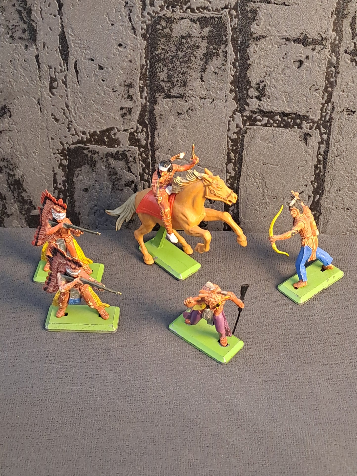 Britains Deetail Indians x5