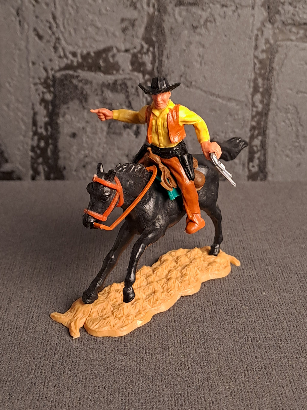 Timpo Toys Cowboy on Horse / Timpo Toys Cowboy på Hest