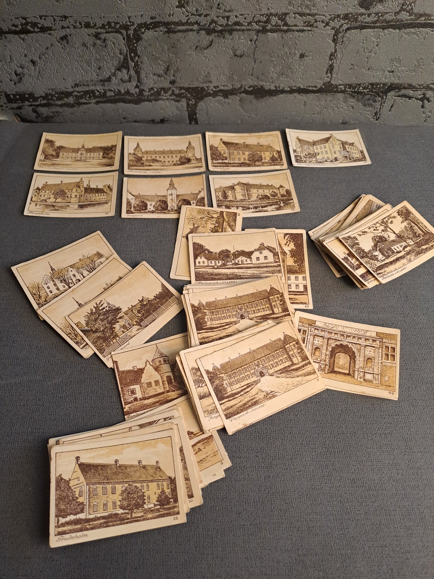 Collecting Cards Castles and Mansions of Denmark / Samlekort Slotte og Herregårde Danmark