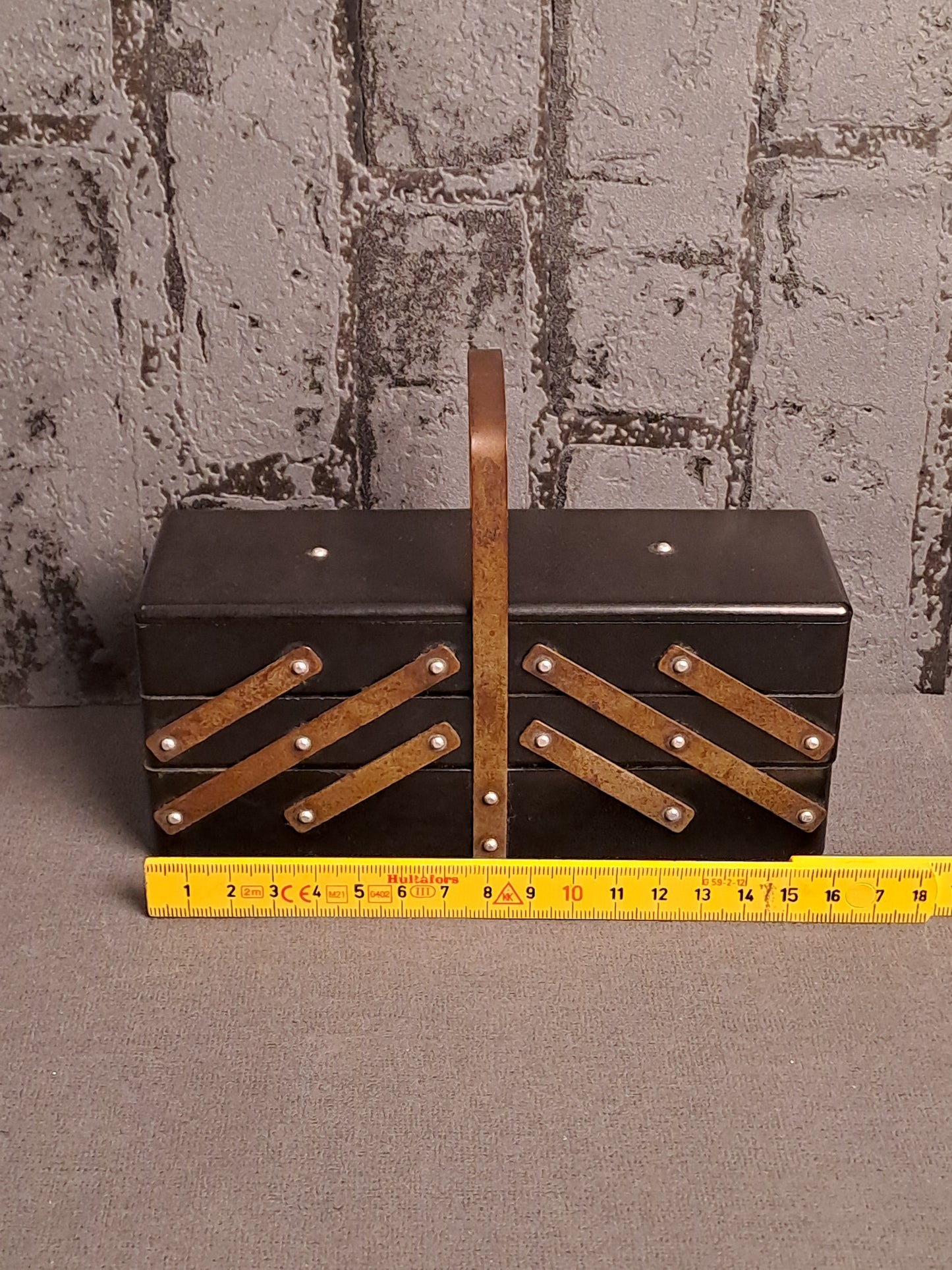 Very Rare Bakelite Sewing Box / Meget Sjældent Bakelit Syskrin 1930erne