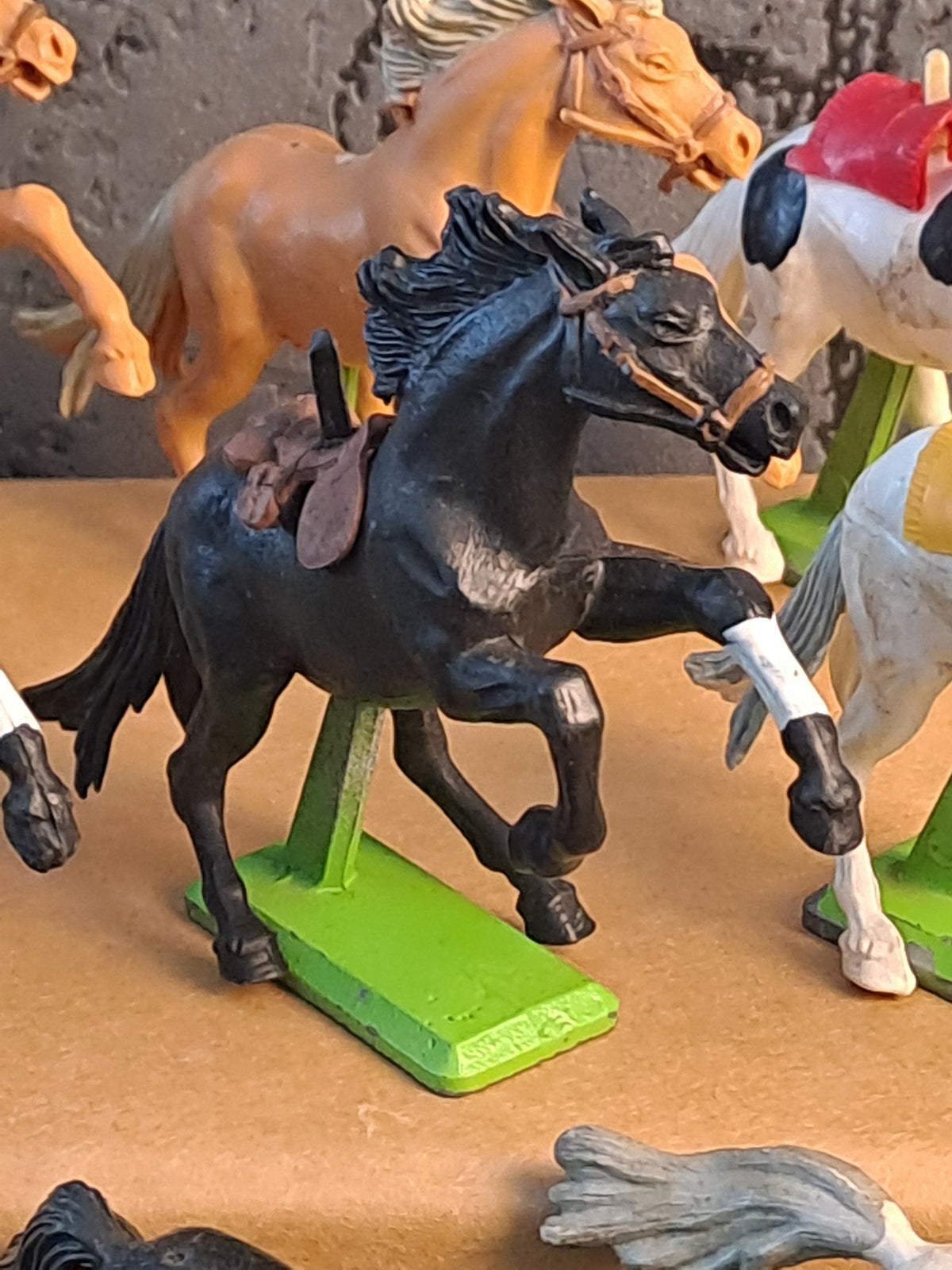Britains Deetail Wild West Horses x18