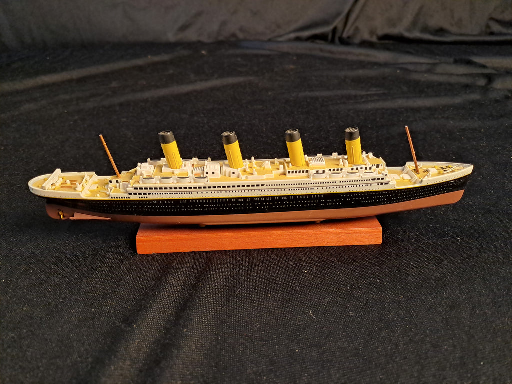 Titanic Model Ship / Titanic Modelskib