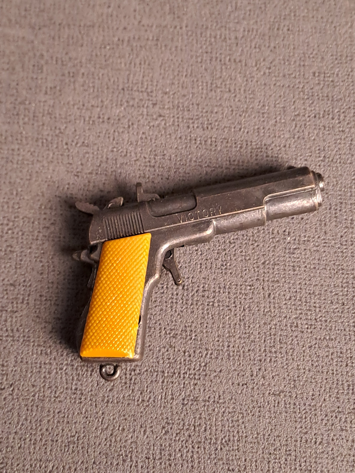 Vintage Key Ring Revolver in Holster 1970's / Vintage Nøglerings Revolver i Hylster 1970'erne