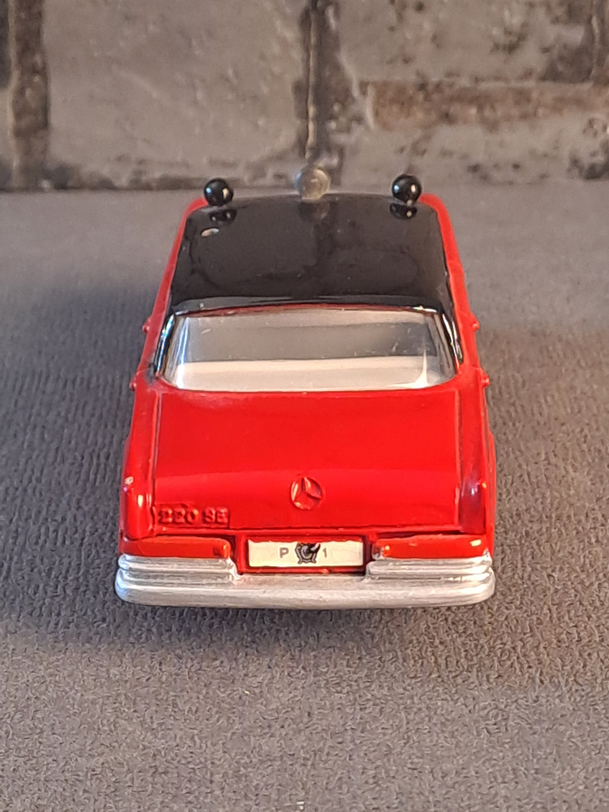 Tekno Denmark Mercedes-Benz 220SE Fire Chief