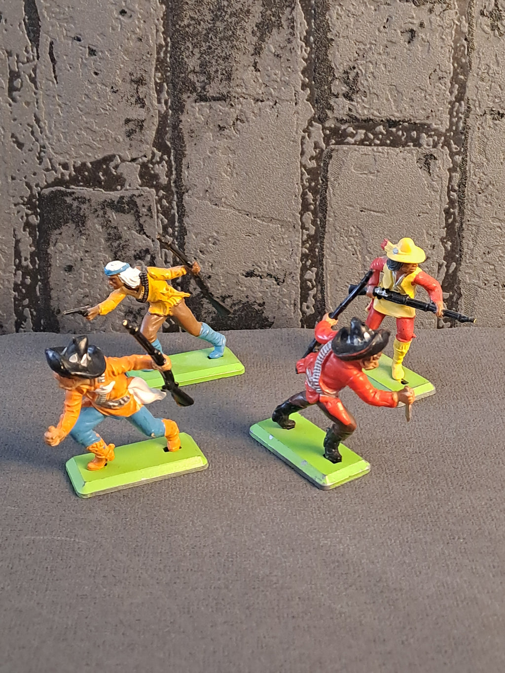 Britains Deetail Apaches and Mexicans
