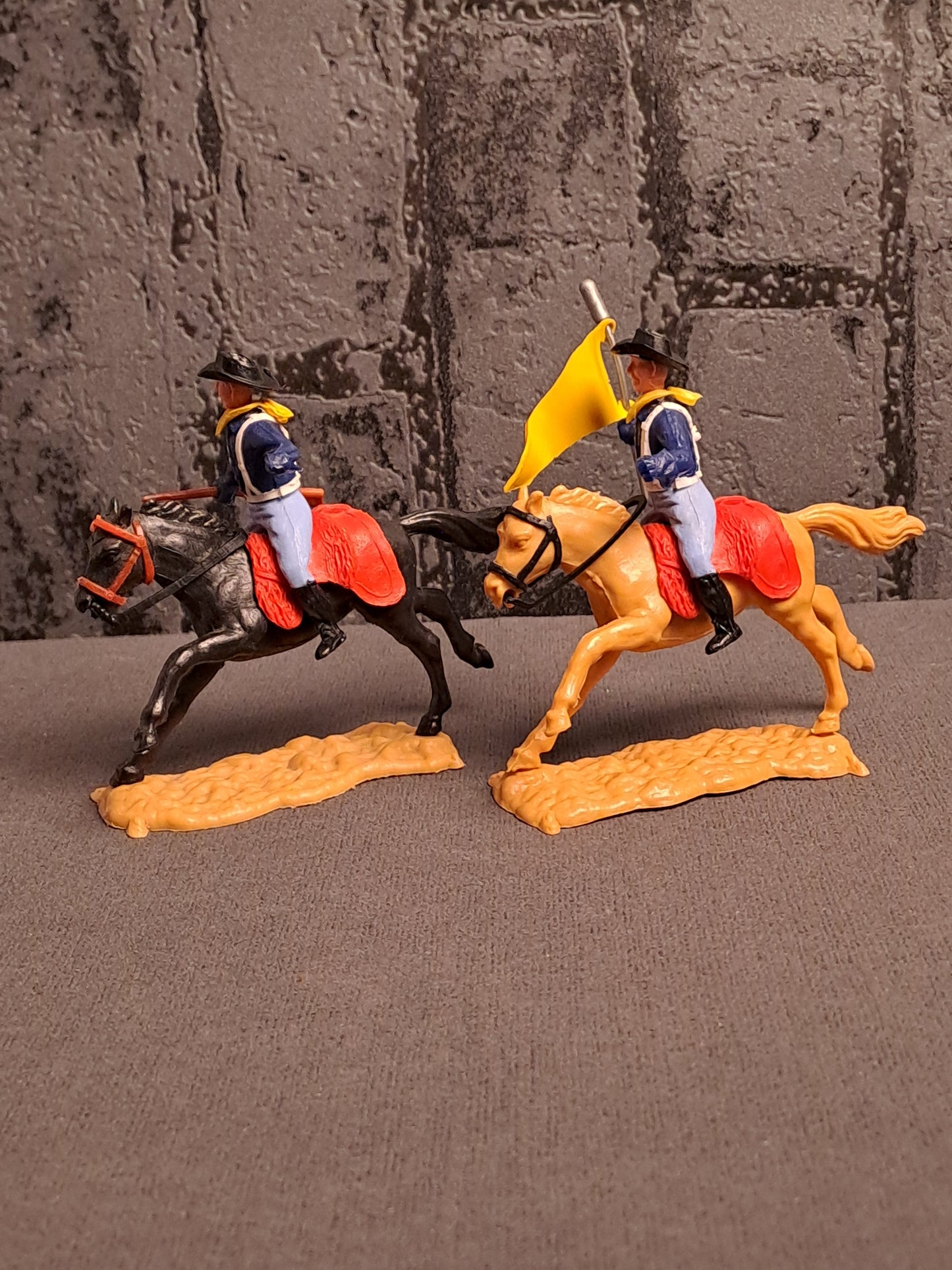 Timpo Toys U.S Cavalry Soldiers on Horse / Timpo Toys U.S Kavaleri Soldater på Hest