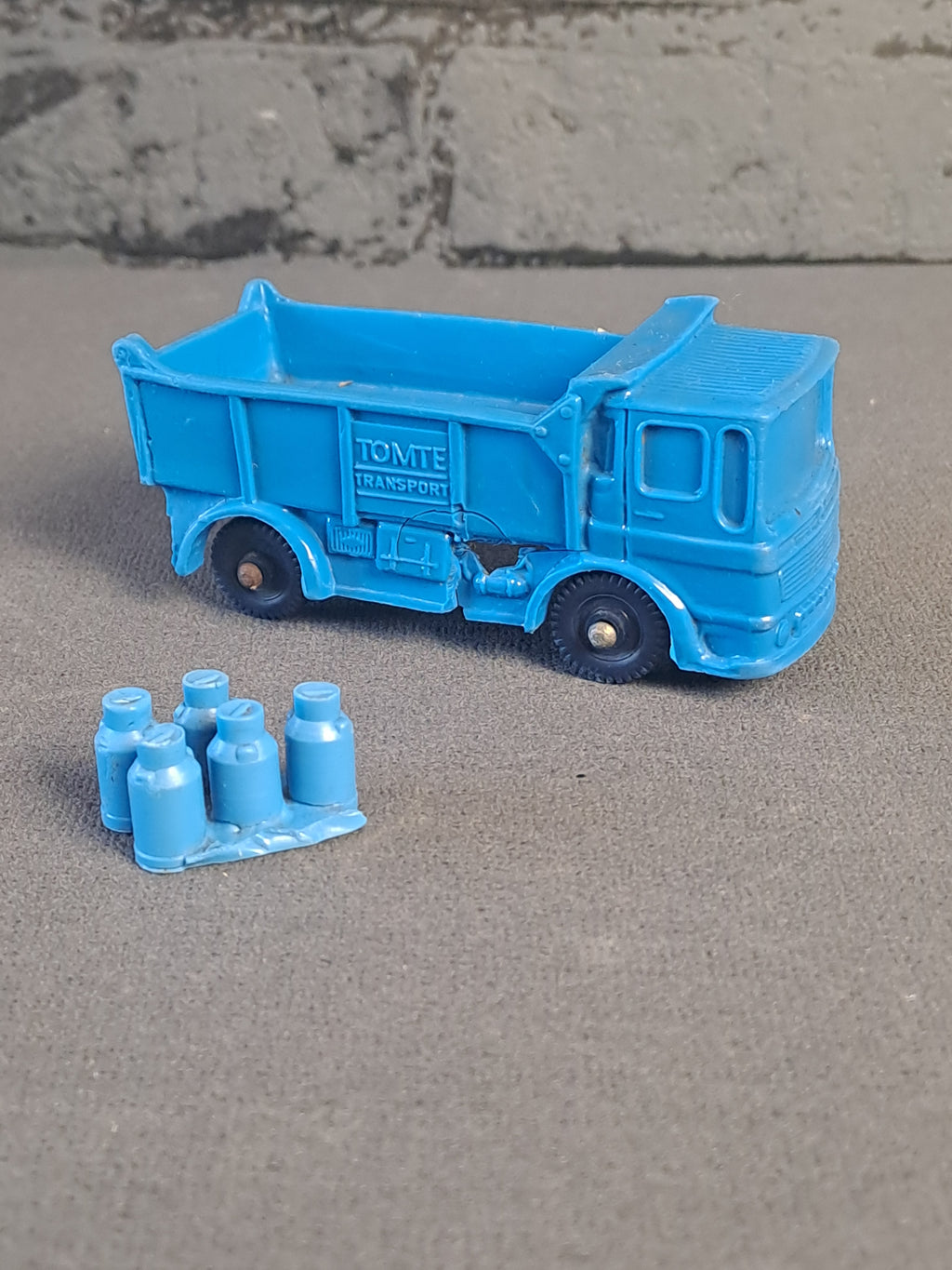 Tomte Laerdal Milk Truck / Tomte Lærdal Mælkevogn