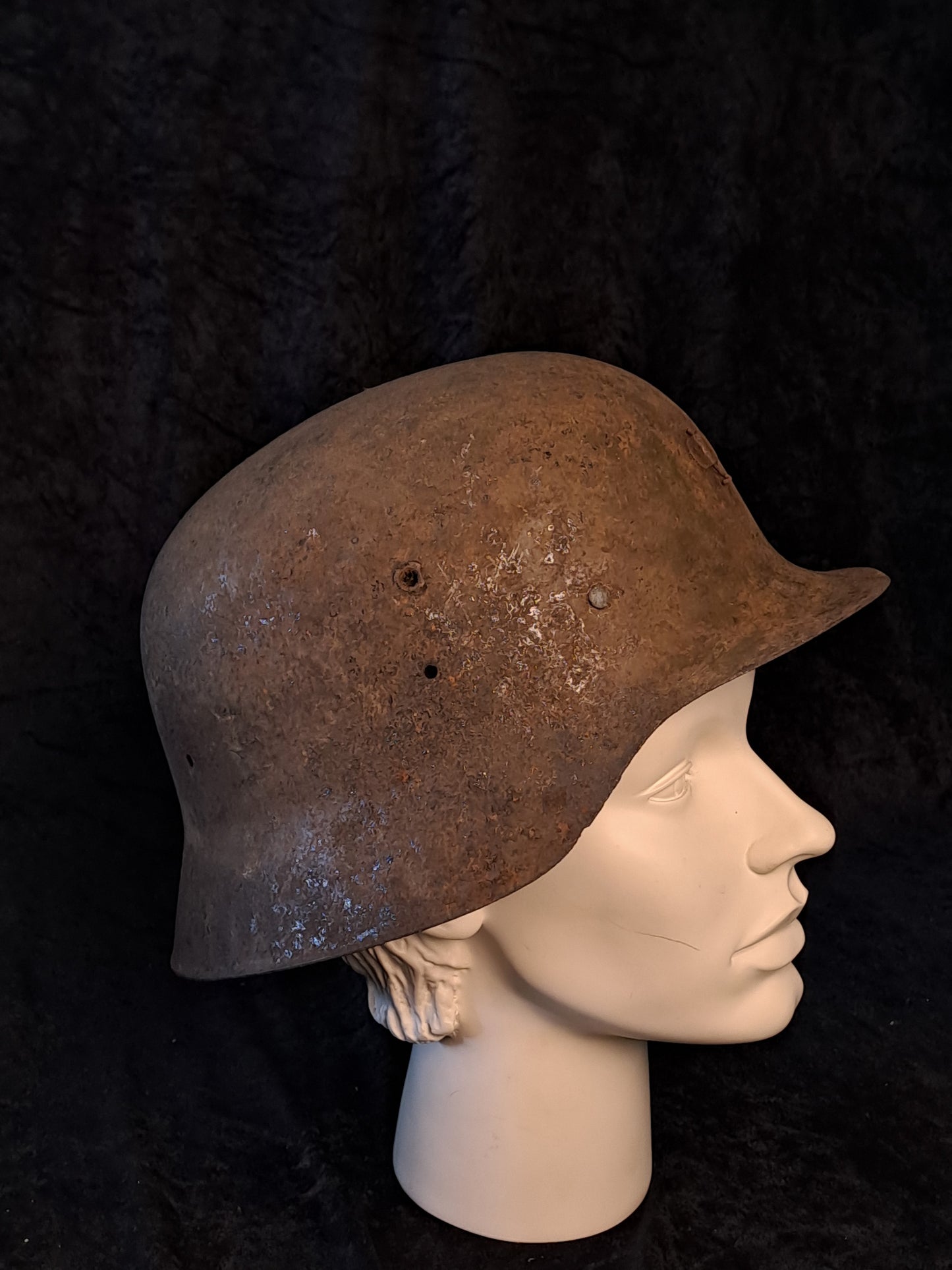 WW2 German Helmet M35 (?) / WW2 Tysk Stålhjelm M35 (?)