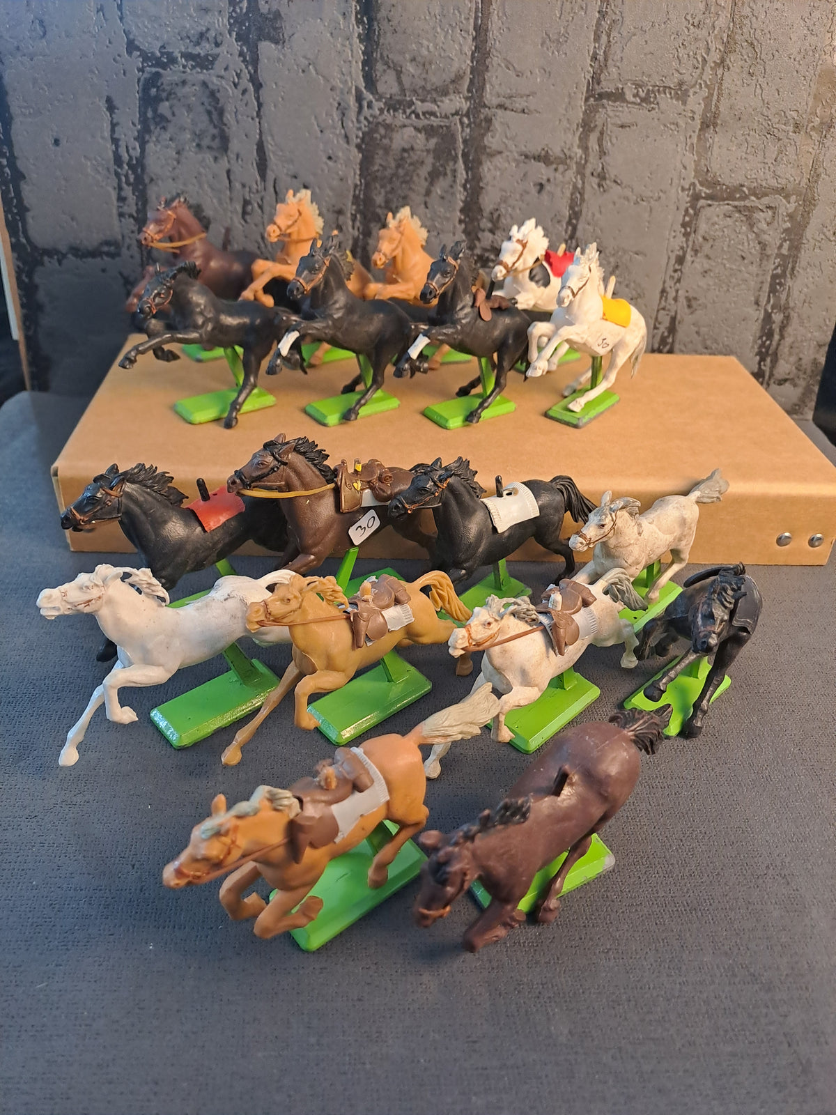 Britains Deetail Wild West Horses x18