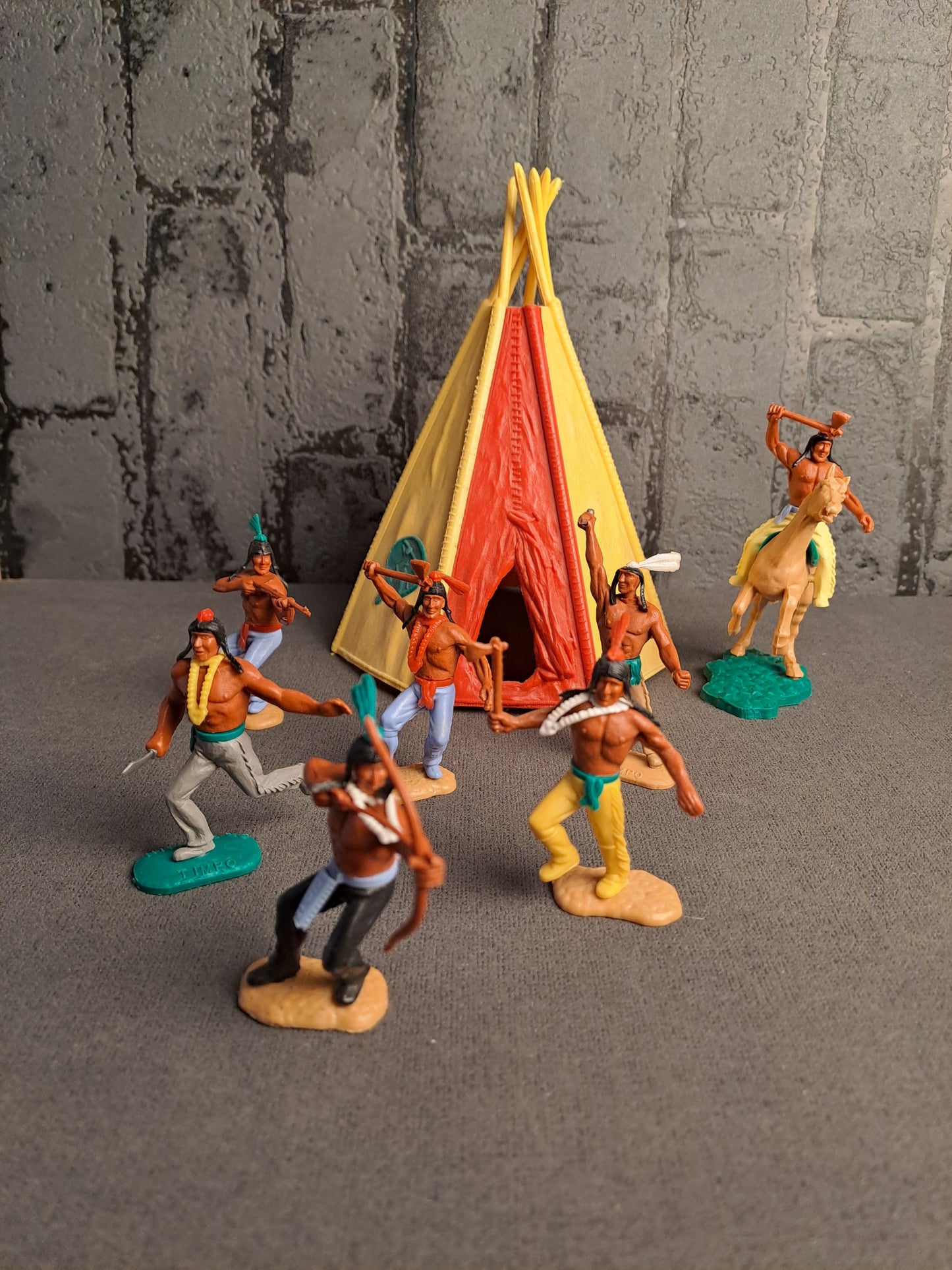 Timpo Toys Indians with Tipi