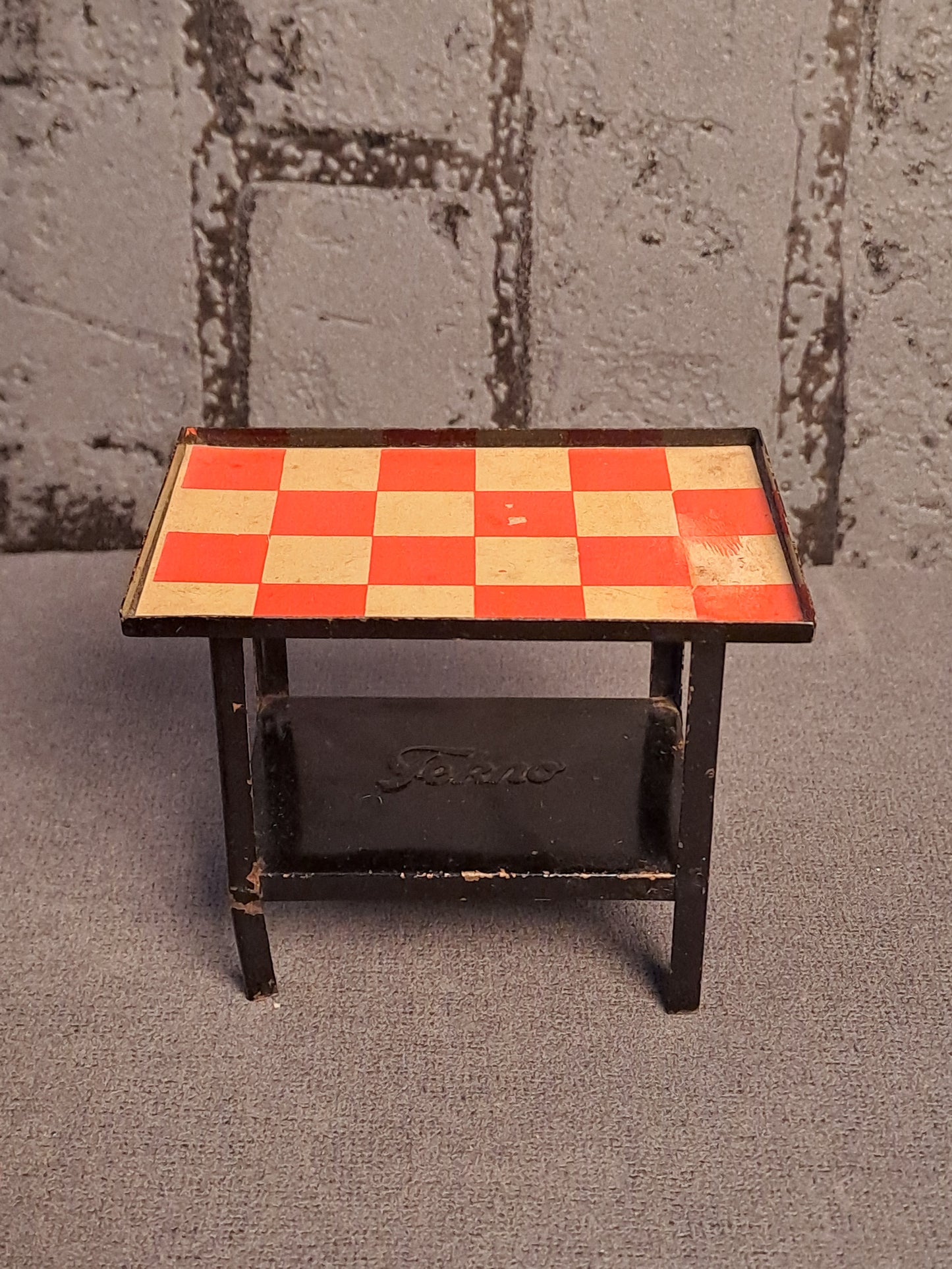 Tekno Denmark Miniature Gas Table and Kitchen Tools / Tekno Danmark Gasbord og Køkkenredskaber
