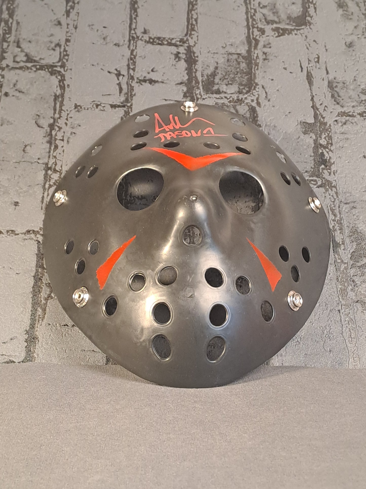 Friday The 13th Ice Hockey Mask with Autograph / Fredag D. 13. Ishockey Maske med Autograf