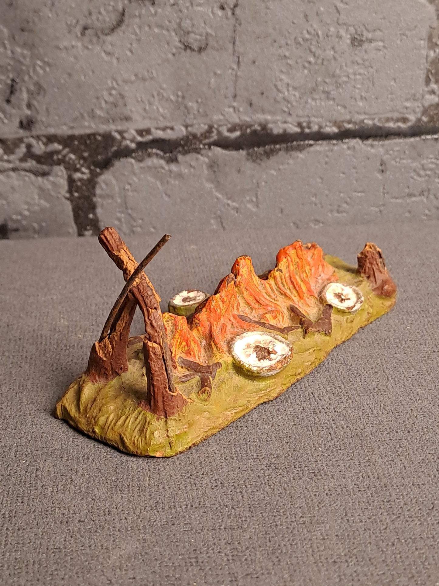 Lineol and Elastolin Indians with Fire Place / Lineol og Elastolin Indianere med Ildsted