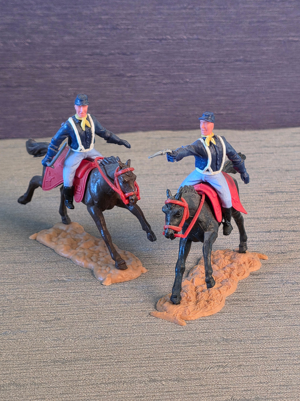 Timpo Toys U.S. Kavaleri 2 Soldater på Hest / Timpo Toys U.S. Cavalry 2 Soldiers on Horse