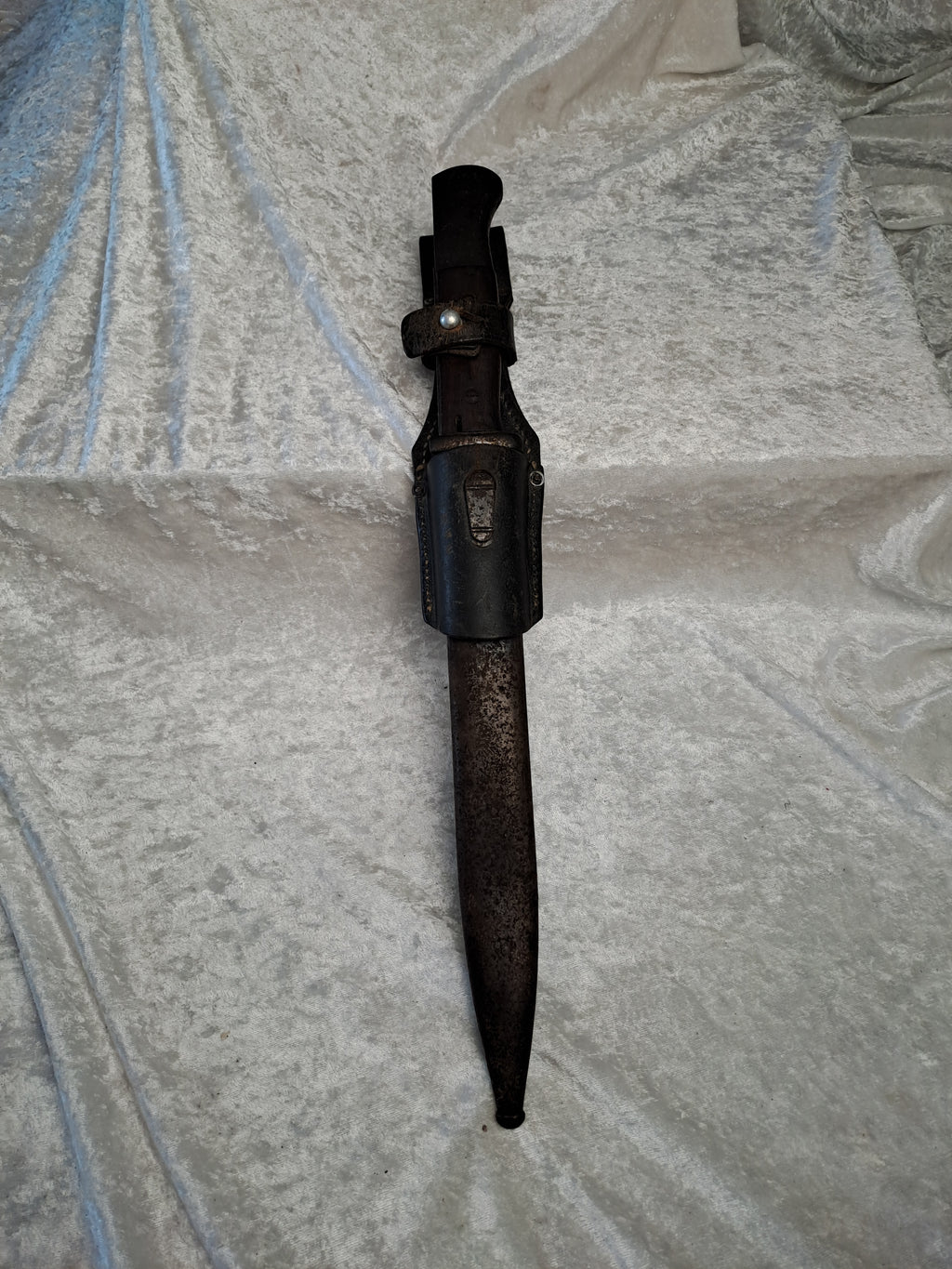 WW2 K98 German Bayonet with Sword Case / WW2 K98 Tysk Bajonet m/ sværdtaske