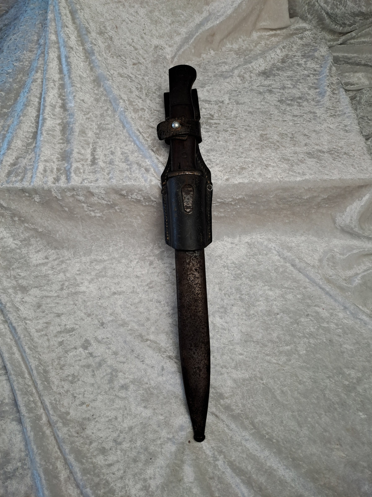 WW2 K98 German Bayonet with Sword Case / WW2 K98 Tysk Bajonet m/ sværdtaske