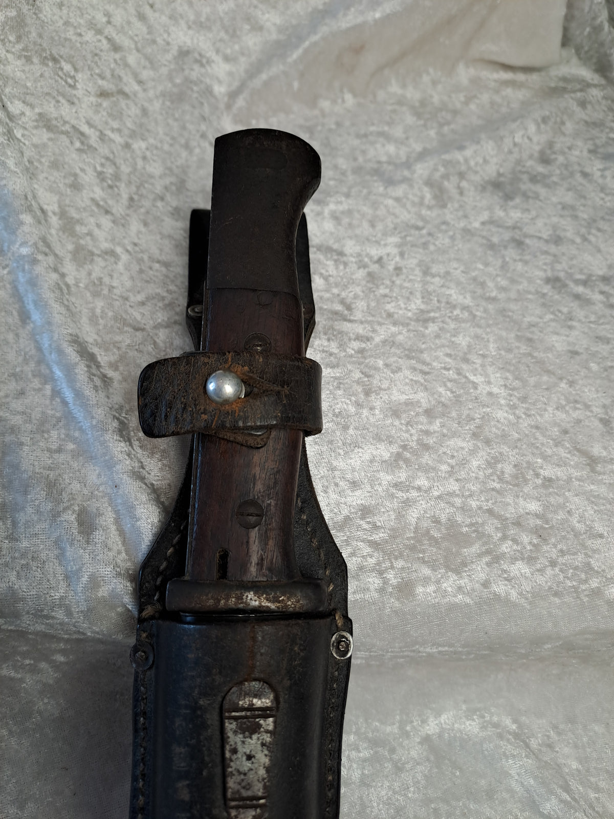 WW2 K98 German Bayonet with Sword Case / WW2 K98 Tysk Bajonet m/ sværdtaske