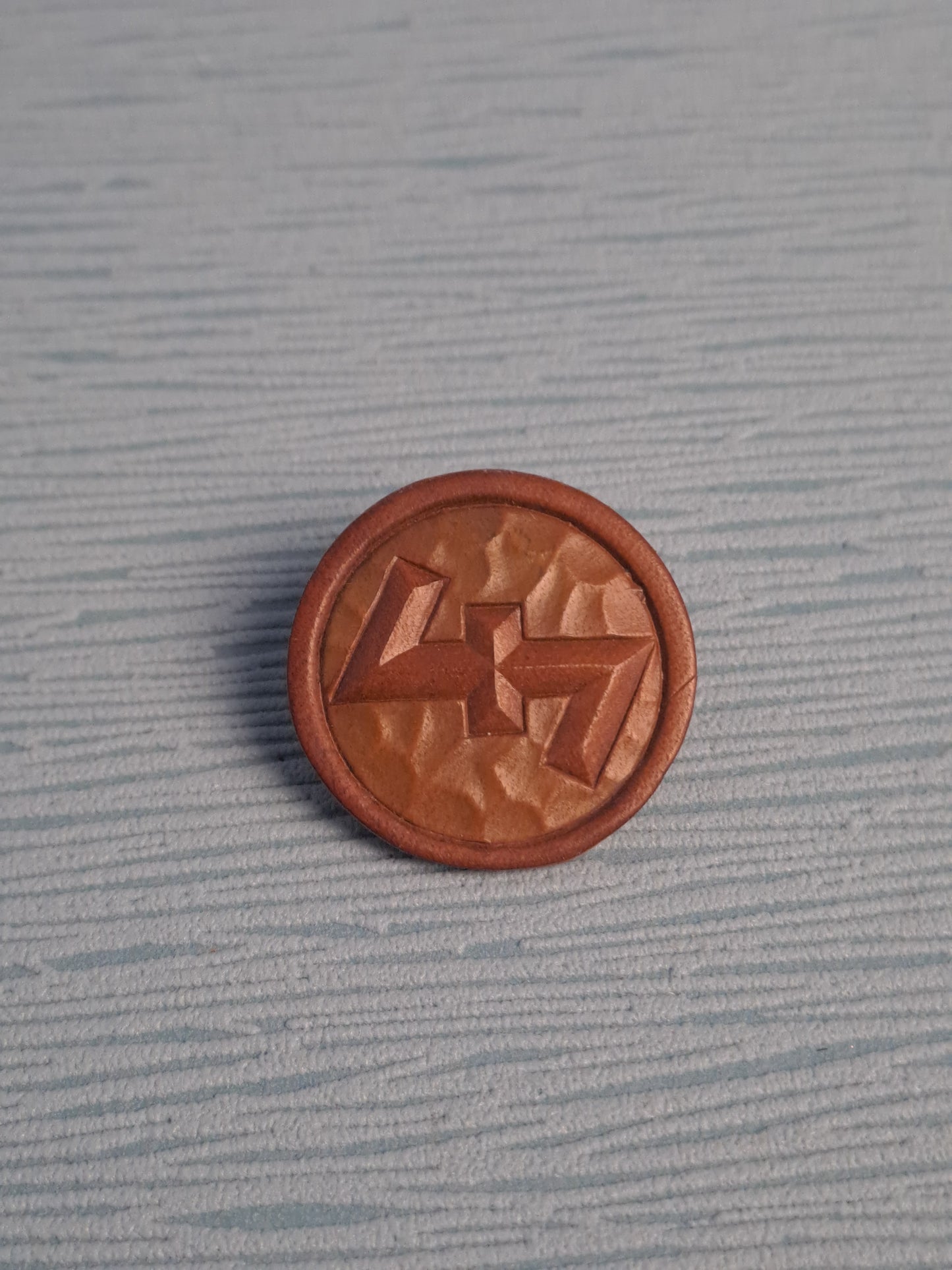 WW2 WHW Wolfsangel Rune Brown / WW2 WHW Ulvekrog Rune Brun