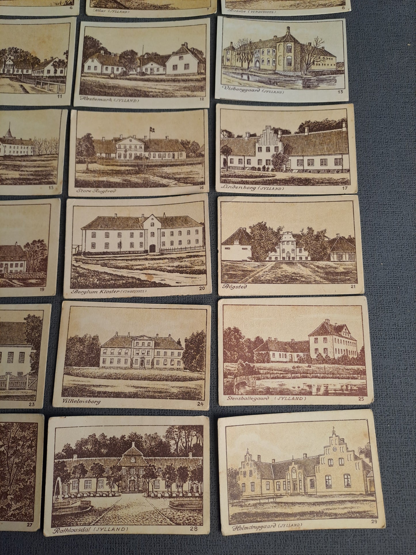 Collecting Cards Castles and Mansions of Denmark / Samlekort Danske Slotte og Herregårde