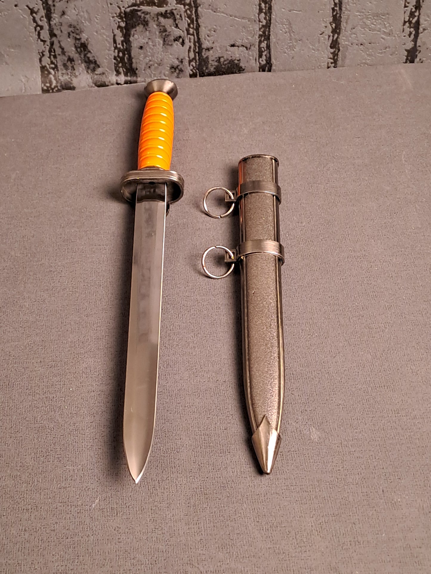 WW2 DRK Deutsche Rotes Kreuz Dagger