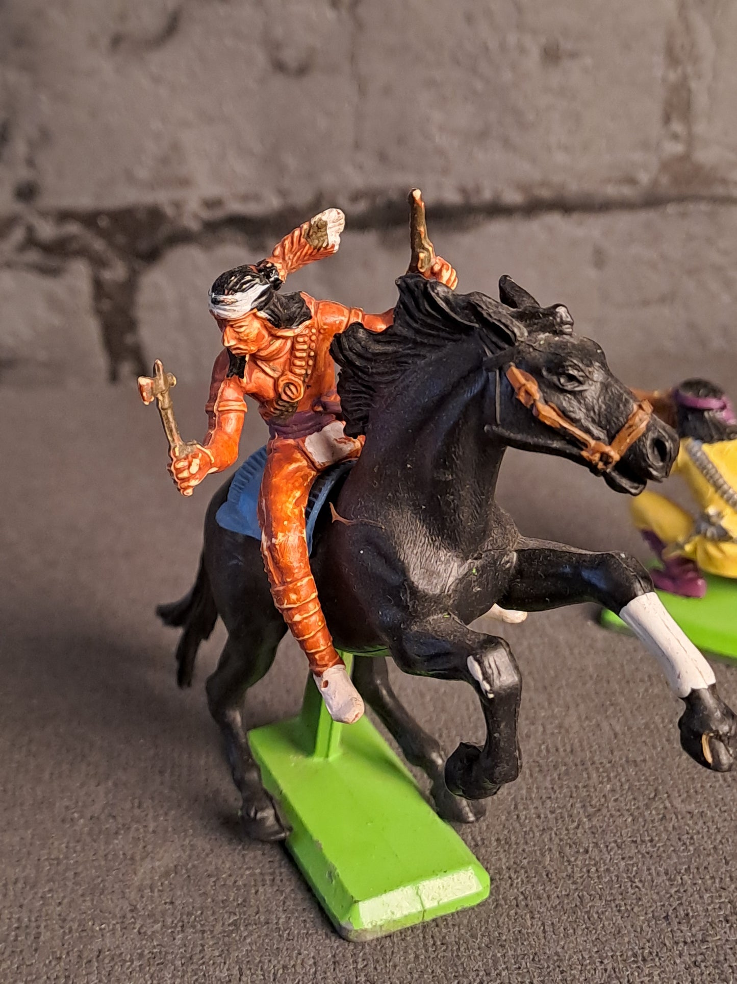 Britains Deetail Attacking Indians / Angribende Indianere