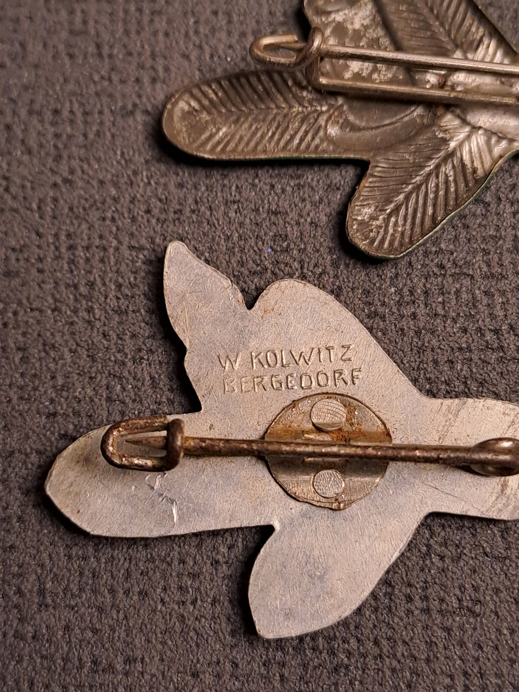 WHW Rare Christmas Badge x2 Bergedorf