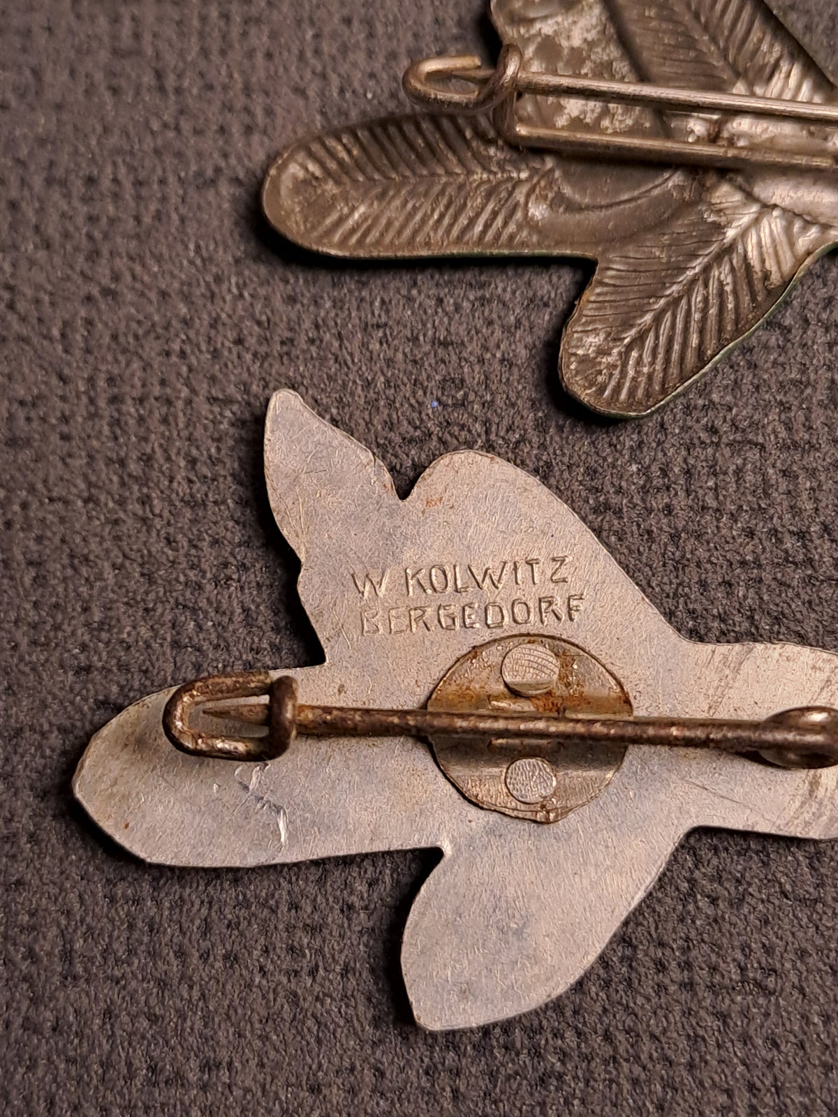 WHW Rare Christmas Badge x2 Bergedorf