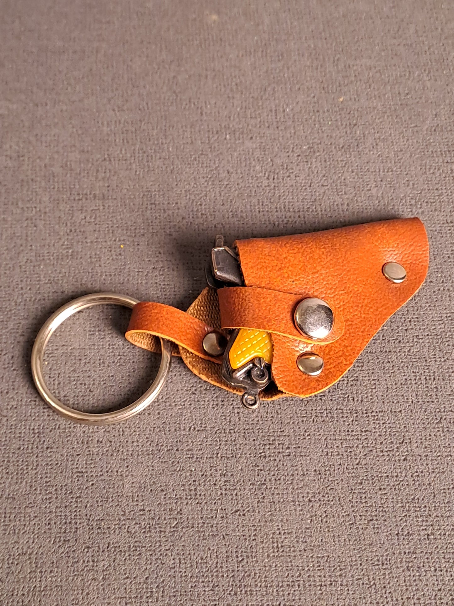 Key Ring Mini Revolver in Holster 1970's / Nøglerings Revolver i Hylster 1970'erne