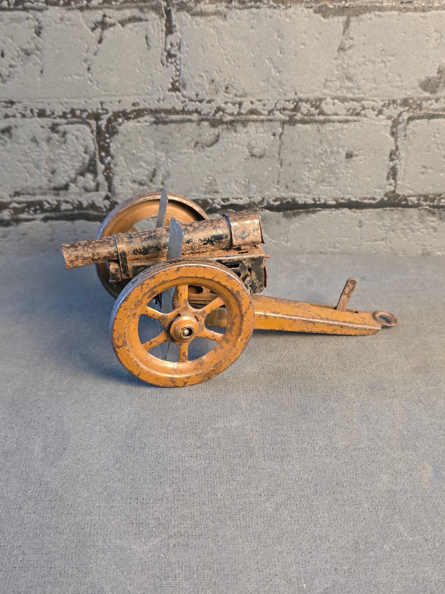 Antik Kanon. 16 cm. 1920/30.